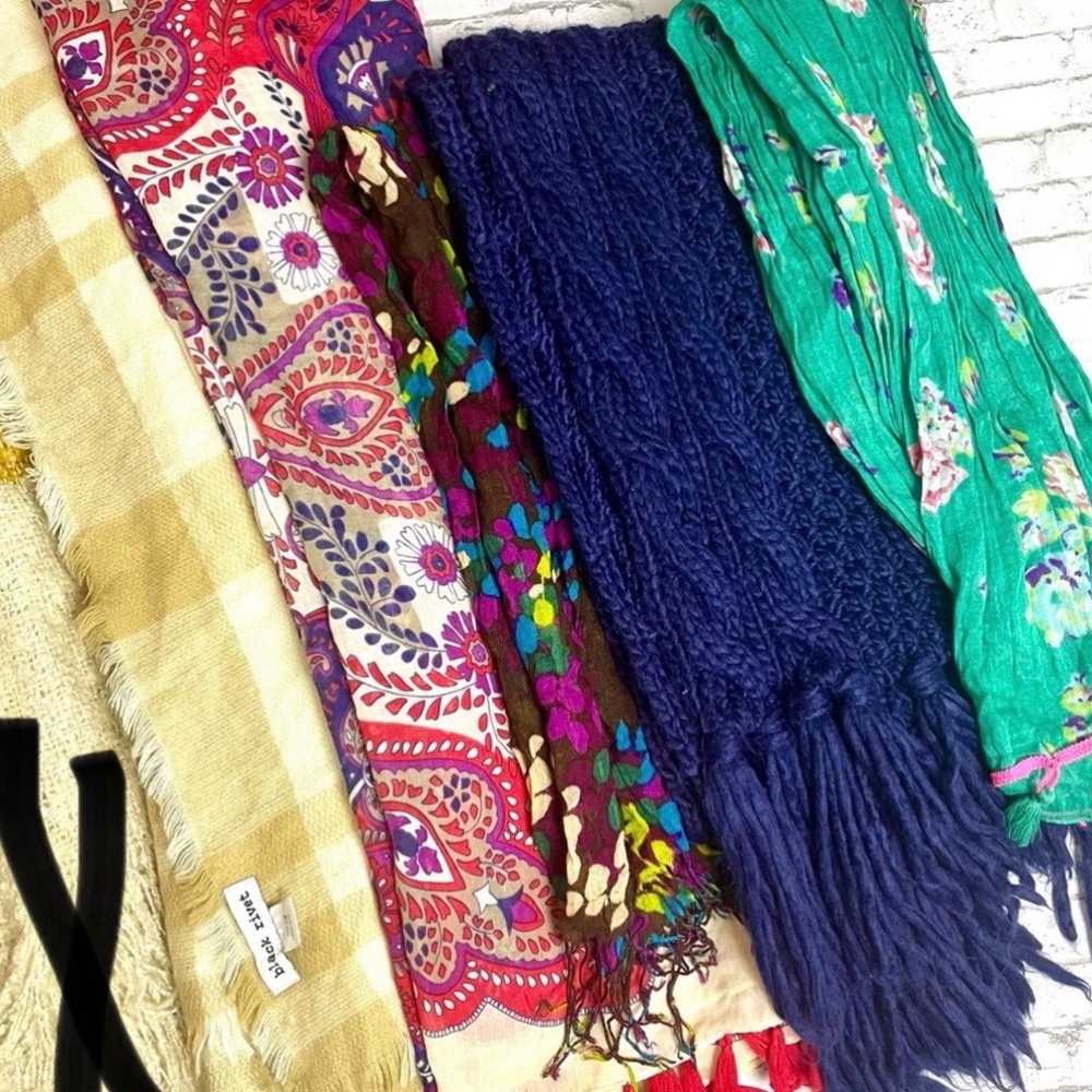 Bundle Lot of 7 Scarves Fall Winter Aerie Cozy Knit Warm Plaid - Picture 3 of 6